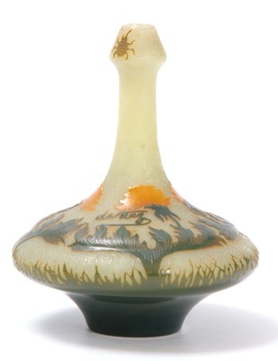 Lot 12 - AN ART NOUVEAU STYLE CAMEO GLASS VASE IN THE...