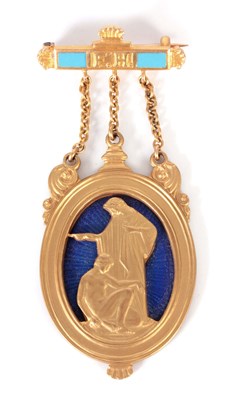 Lot 156 - A 1930's 9CT GOLD AND BLUE ENAMEL MASONIC...