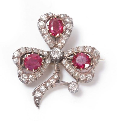 Lot 164 - A VINTAGE PLATINUM RUBY AND DIAMOND THREE LEAF...