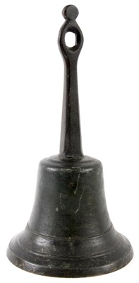 Lot 450 - A 17th GOTHIC BRONZE HAND BELL with faceted...