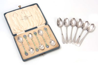 Lot 189 - A STYLISH CASED SET OF SIX GEORGE V SILVER AND...