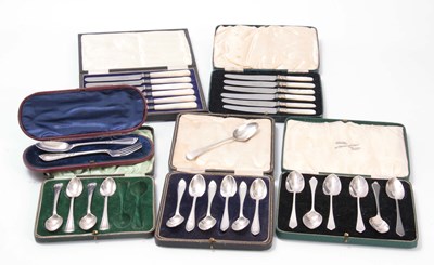 Lot 190 - A CASED SET OF SIX GEORGE V LARGE SILVER...