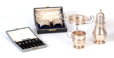 Lot 194 - A COLLECTION OF SILVER ITEMS to include a...