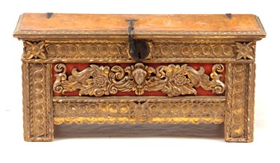 Lot 1041 - AN 18TH CENTURY ITALIAN CARVED GILTWOOD COFFER...