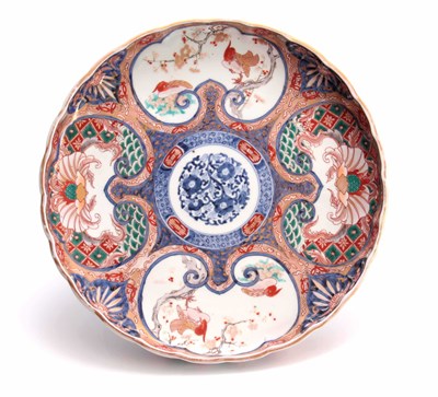 Lot 142 - A 19TH CENTURY IMARI SCALLOP EDGED DISH...