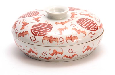 Lot 171 - A 19TH CENTURY CHINESE ORDURVE DISH DECORATED...