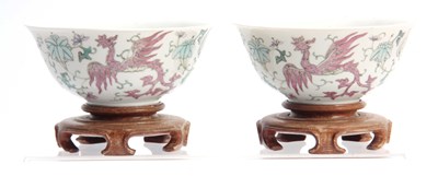 Lot 182 - A PAIR OF LATE 19TH CENTURY CHINESE PORCELAIN...