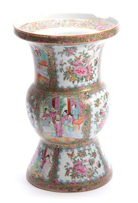 Lot 183 - A 19TH CENTURY CHINESE CANTON BULBOUS VASE...