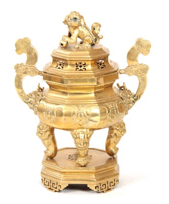 Lot 208 - A LARGE CHINESE CAST BRASS OCTAGONAL LIDDED...