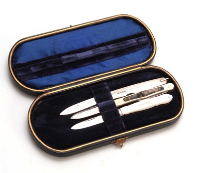 Lot 256 - A CASED GROUP OF THREE PEN-KNIVES comprising A...