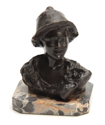 Lot 410 - AN ART NOUVEAU BRONZE SCULPTURE depicting the...