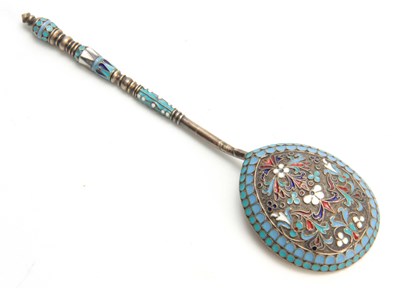 Lot 450 - A RUSSIAN CLOISONNE ENAMEL AND SILVER GILT...