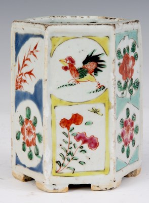 Lot 123 - AN 18TH CENTURY CHINESE FAMILLE ROSE HEXAGONAL...
