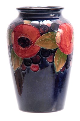 Lot 54 - AN EARLY 20th CENTURY WILLIAM MOORCROFT VASE...