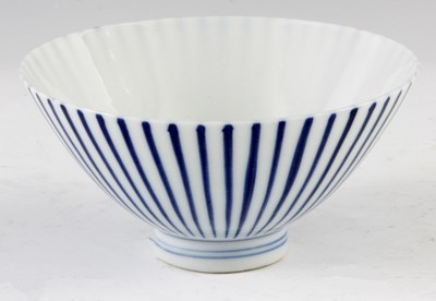 Lot 139 - A JAPANESE FLARED FOOTED PORCELAIN BOWL with...