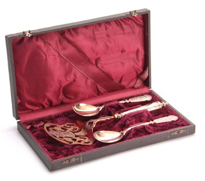 Lot 576 - AN 800 HALLMARKED FRENCH SILVER FISH SET...