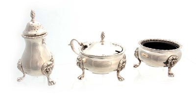 Lot 583 - A 20TH CENTURY GEORGIAN STYLE THREE PIECE...