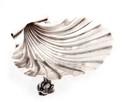 Lot 597 - A REGENCY SCOTTISH SILVER SHELL SHAPED BUTTER...