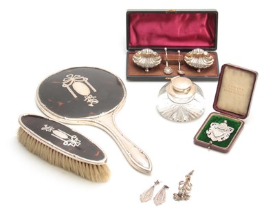 Lot 604 - A SELECTION OF SILVER ITEMS INCLUDING a...