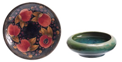Lot 64 - AN EARLY 20th CENTURY MOORCROFT PLATE with...