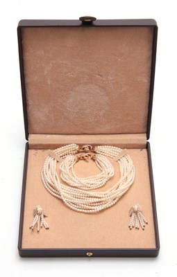 Lot 654 - A CASED SET OF CULTURED PEARL DRESS JEWELLERY...