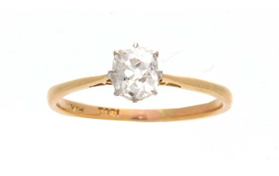 Lot 677 - AN 18CT YELLOW GOLD CLAW SET SOLITAIRE DIAMOND...