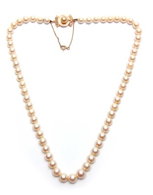 Lot 684 - A GRADUATED PEARL NECKLACE with 14ct gold...