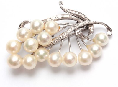 Lot 695 - A STYLISH 14CT WHITE GOLD AND PEARL SET BROOCH...