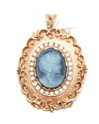 Lot 726 - .375 HALLMARKED YELLOW GOLD OVAL CAMEO PENDANT...