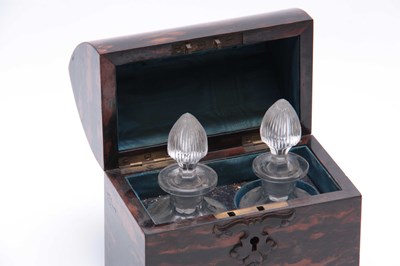 Lot 918 - A 19TH CENTURY LANCET TOP SHAPED TORTOISESHELL...