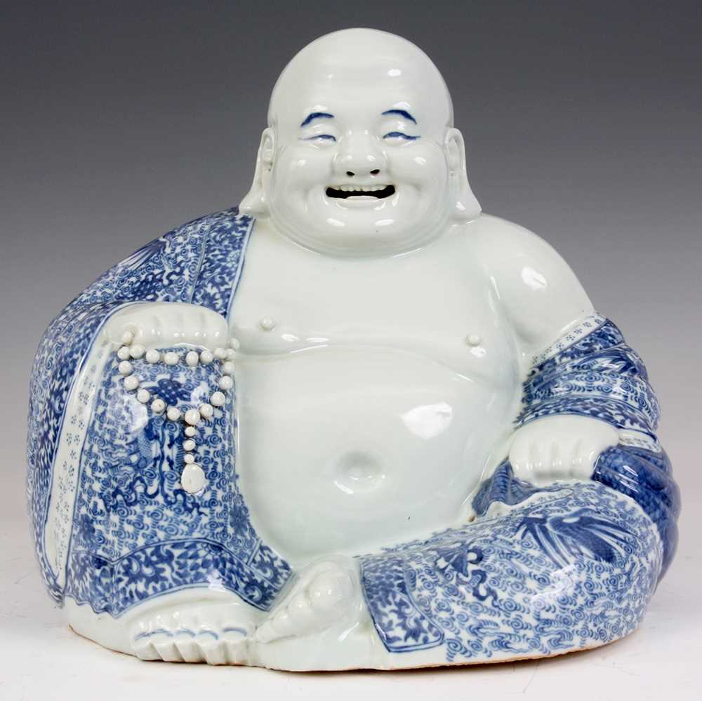 Lot 108 - A LATE 19th CENTURY CHINESE BLUE AND WHITE...