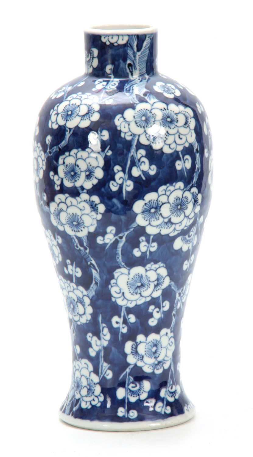 Lot 156 - A 19TH CENTURY CHINESE BULBOUS VASE decorated...