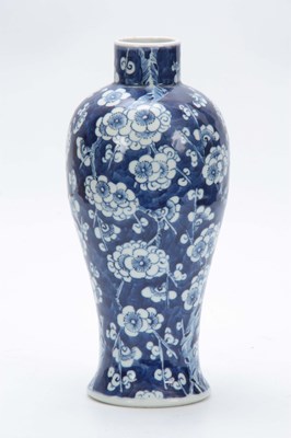 Lot 156 - A 19TH CENTURY CHINESE BULBOUS VASE decorated...