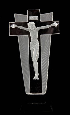 Lot 27 - A BOXED BACCARAT GLASS CRUCIFIX 22cm high.