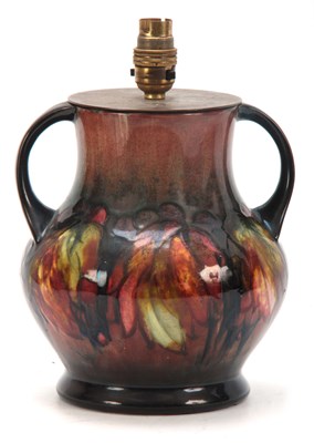 Lot 48 - A 20TH CENTURY MOORCROFT LEAVES AND BERRY...