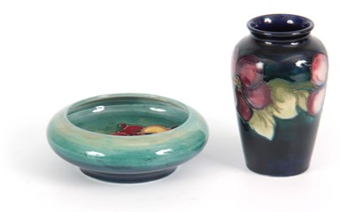 Lot 49 - A 1930's MOORCROFT SMALL TAPERING SHOULDERED...