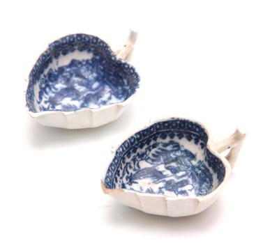 Lot 75 - AN EARLY PAIR OF BLUE AND WHITE LEAF SHAPED...