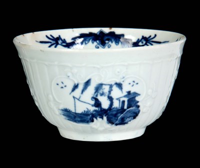 Lot 78 - A FIRST PERIOD WORCESTER BLUE AND WHITE BOWL...
