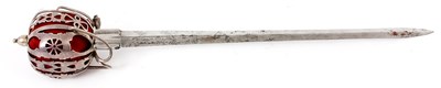 Lot 529 - AN EARLY 20TH CENTURY SILVER PAPER KNIFE in...