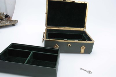 Lot 890 - AN EARLY 20th CENTURY LEATHER BOUND JEWELRY...