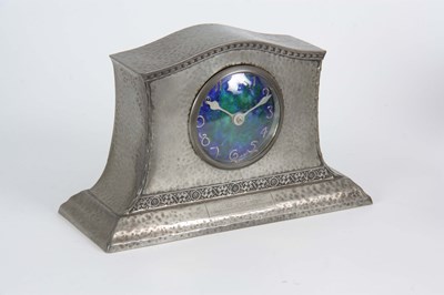 Lot 948 - AN EARLY 20TH CENTURY ARTS AND CRAFTS HAMMERED...