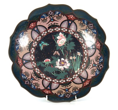 Lot 116 - A JAPANESE MEIJI PERIOD CLOISONNE ENAMEL...