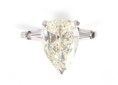 Lot 193 - A PLATINUM PEAR SHAPE SOLITAIRE DIAMOND RING...