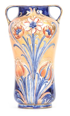 Lot 27 - AN EARLY 20th CENTURY TWO HANDLED MOORCROFT...