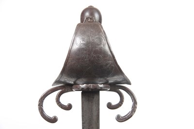 Lot 275 - A 17TH CENTURY CONTINENTAL 'CRAB CLAW' HILTED...