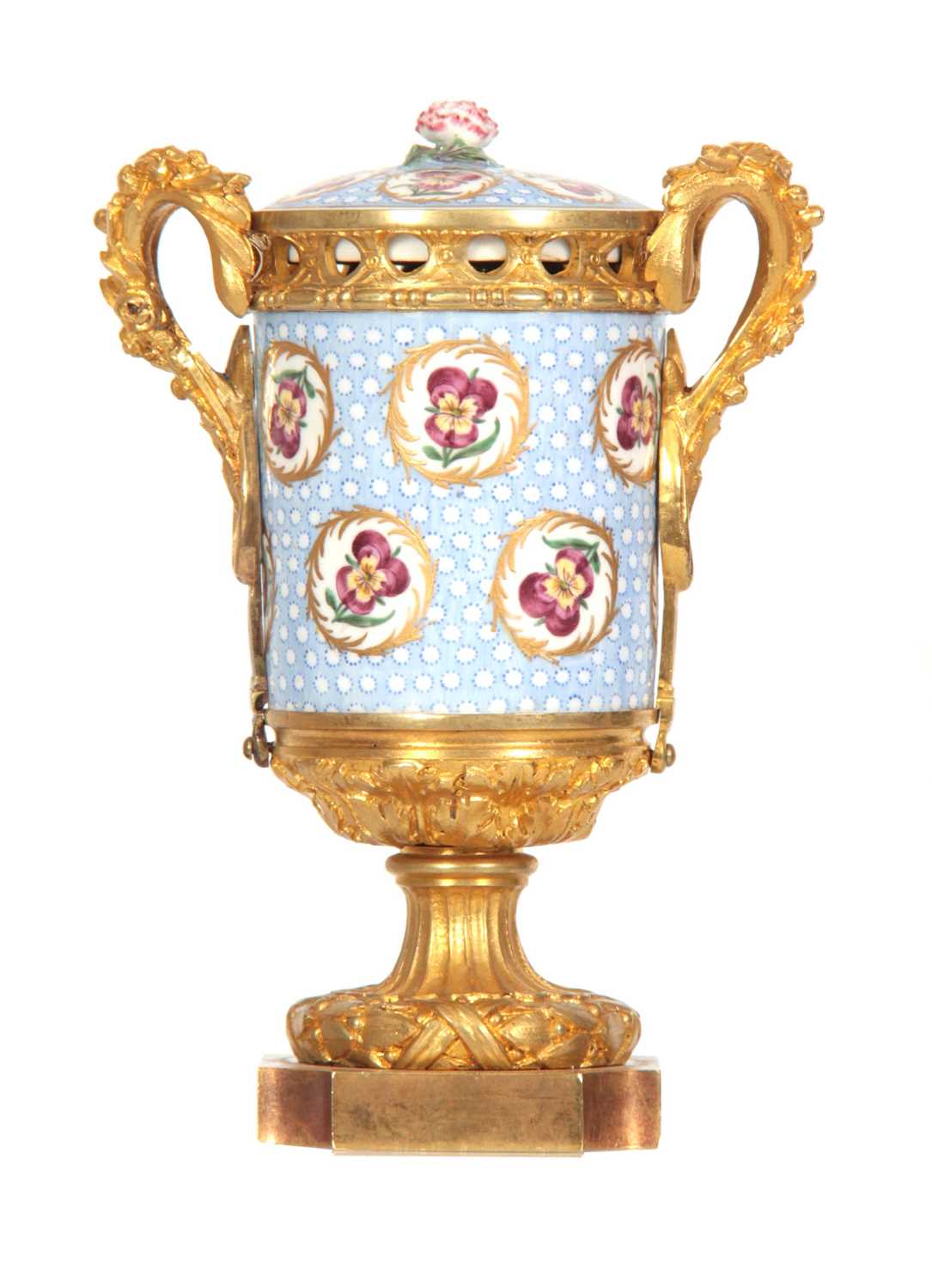 Lot 39 - AN 18th CENTURY SEVRES PORCELAIN ORMOLU...