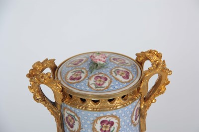 Lot 39 - AN 18th CENTURY SEVRES PORCELAIN ORMOLU...