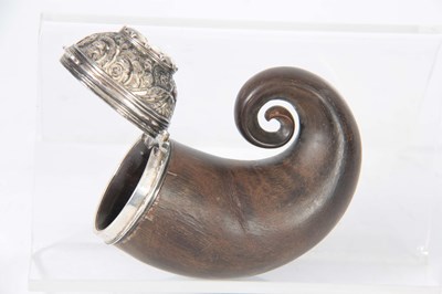 Lot 409 - A 19TH CENTURY SCOTTISH RAMS HEAD HORN SNUFF...
