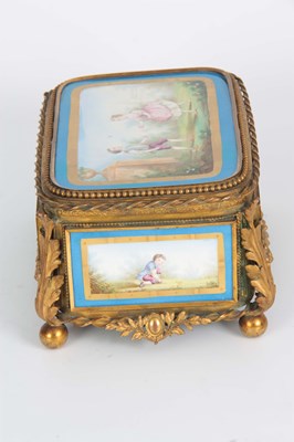 Lot 41 - A 19TH CENTURY FRENCH SEVRES STYLE PORCELAIN...