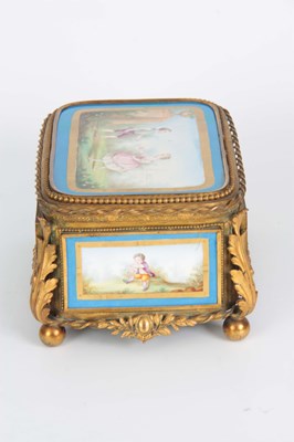 Lot 41 - A 19TH CENTURY FRENCH SEVRES STYLE PORCELAIN...